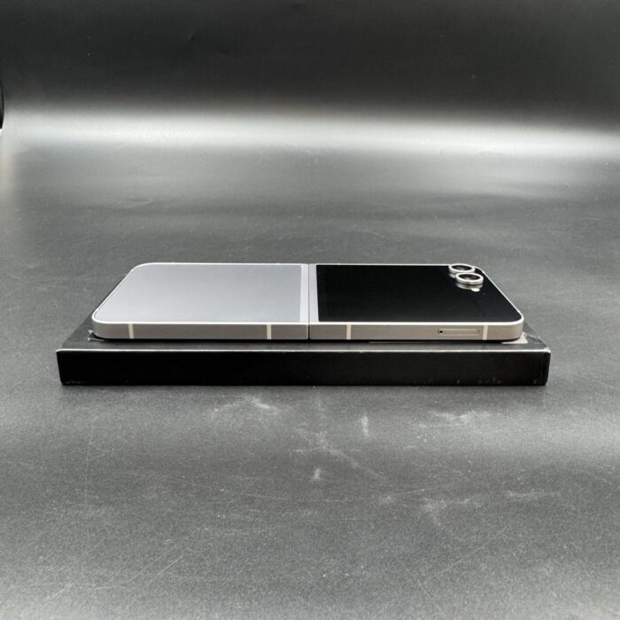 Samsung Galaxy Flip 6 256GB Silver Shadow - Image 5