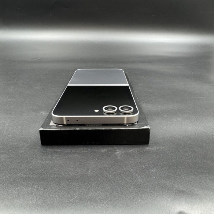 Samsung Galaxy Flip 6 256GB Silver Shadow - Image 6