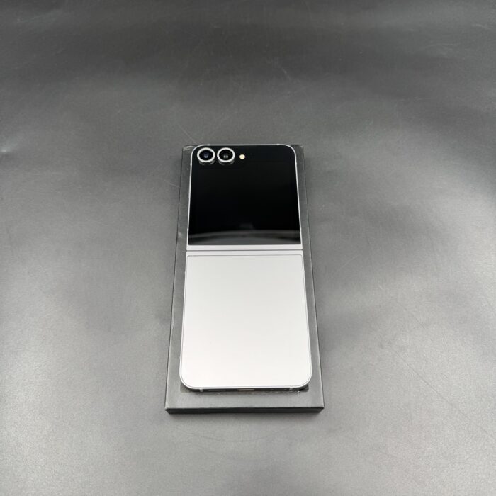 Samsung Galaxy Flip 6 256GB Silver Shadow - Image 8