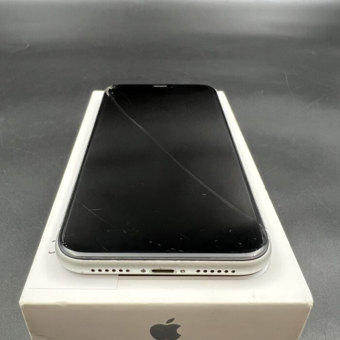 iPhone Xr 64GB White (Cracked Screen) - Image 8