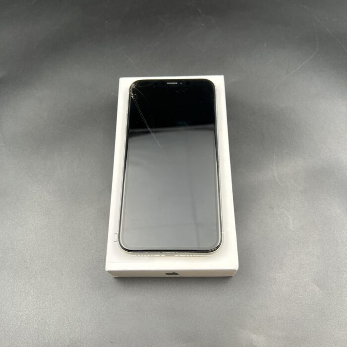 iPhone Xr 64GB White (Cracked Screen) - Image 9