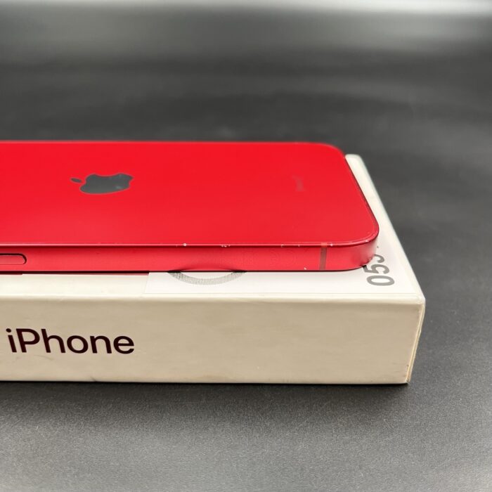 iPhone 13 128GB Red - Image 4