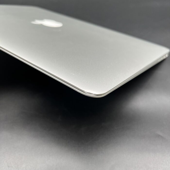 Macbook Air 2017 8GB Ram 128GB Silver - Image 5