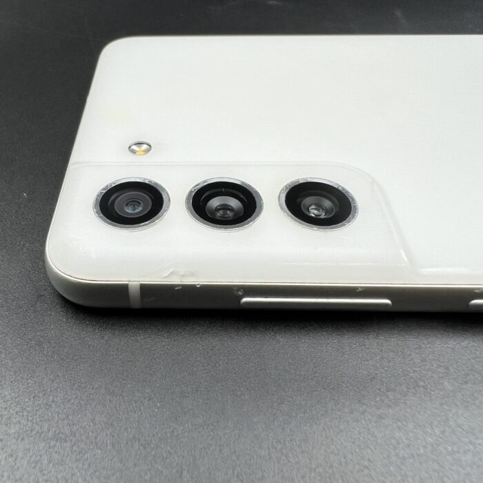 Samsung Galaxy S21 FE 128GB Phantom White - Image 3